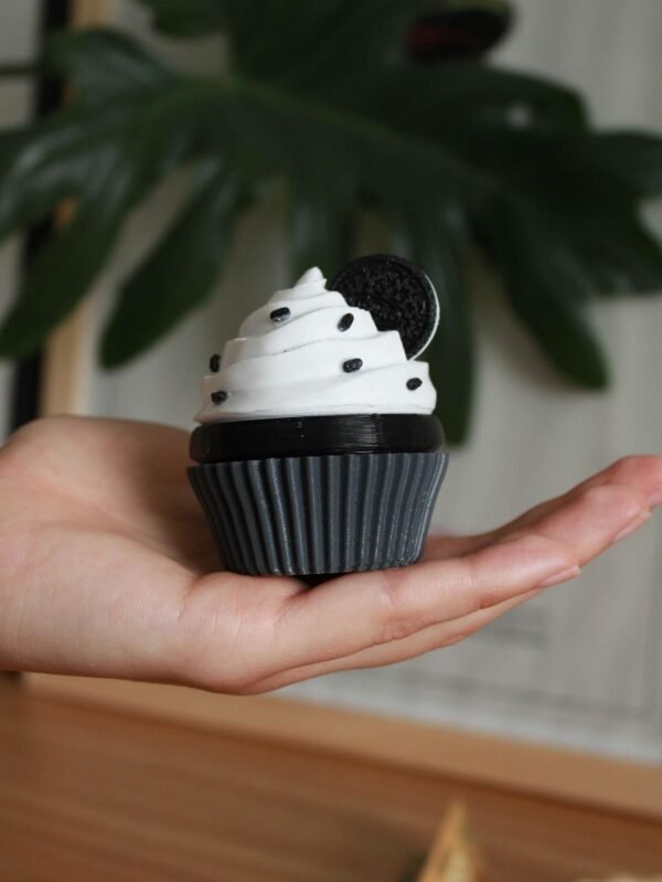 Cookies & Cream Cupcake Grinder